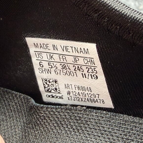 Adidas NMD R1 V2 Running Shoes Boys Size 6 Black Retro Athletic Training Sneaker - Picture 12 of 12